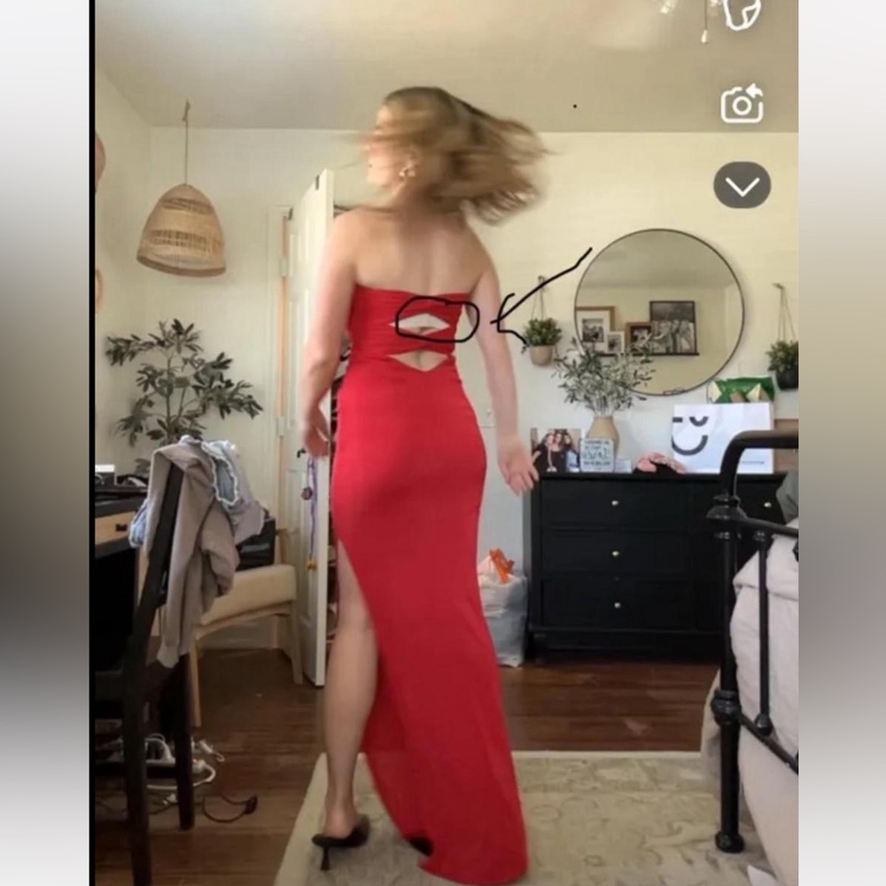 Katie May - Sway Gown in
Scarlett - Picture 6 of 7